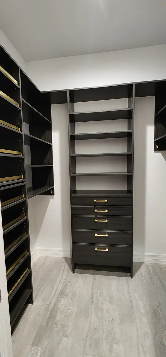 Installed closet system showing a corner return with adjustable shelving